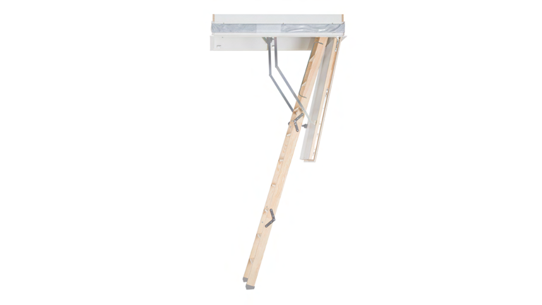 Ausziehbare Dachbodenleiter aus Holz mit Metallbeschlägen, die von der Decke heruntergelassen ist.